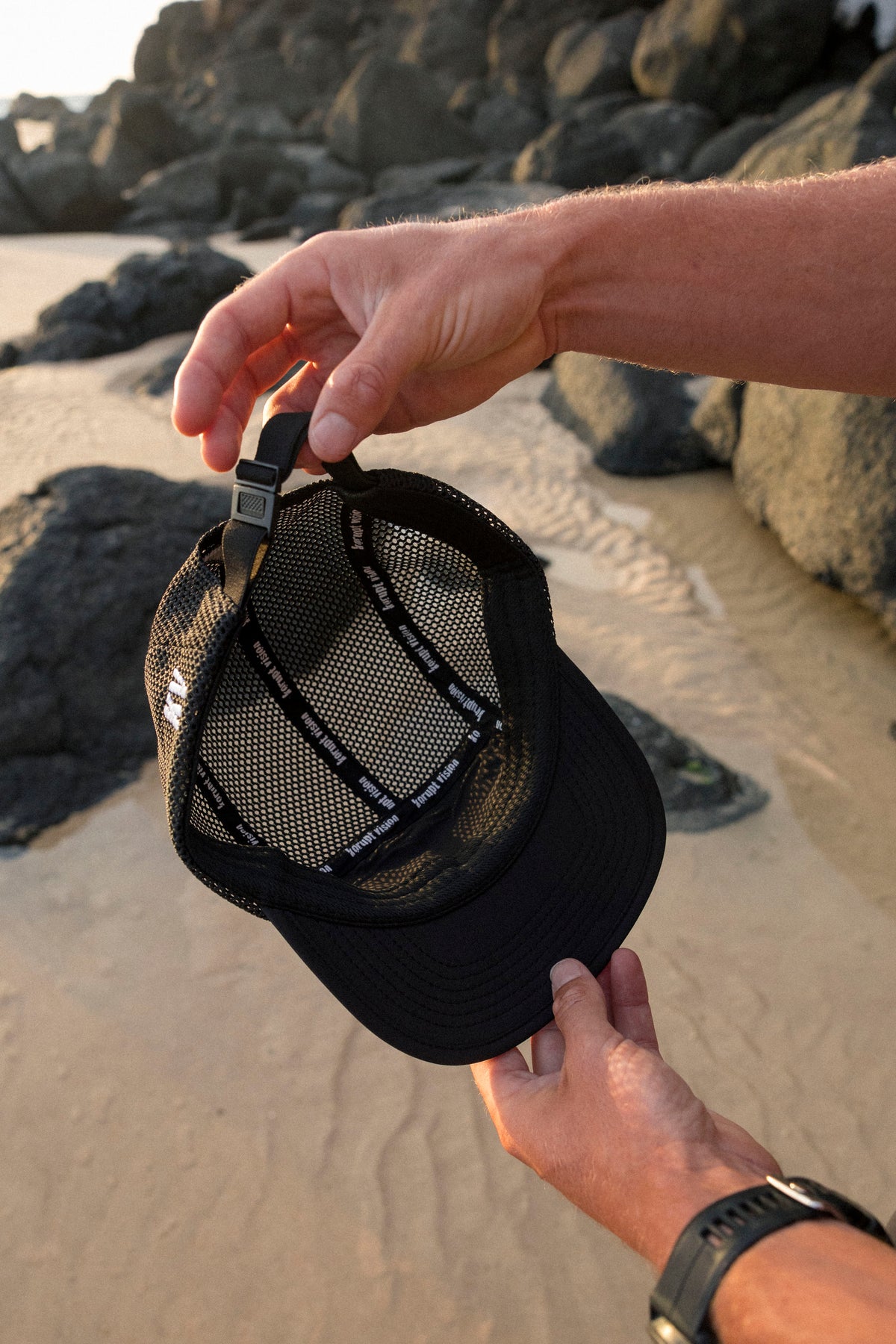 KV MESH RUN HAT Black