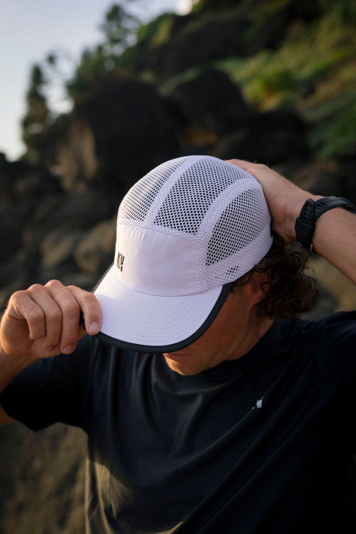 KV MESH RUN HAT - White