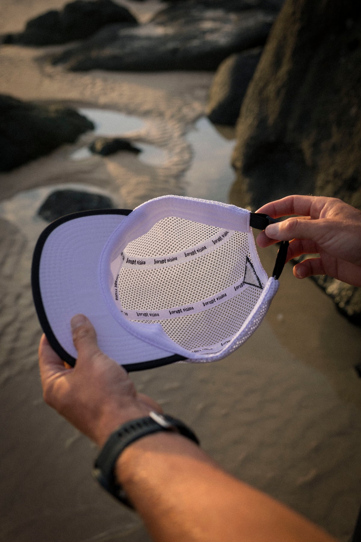KV MESH RUN HAT - White