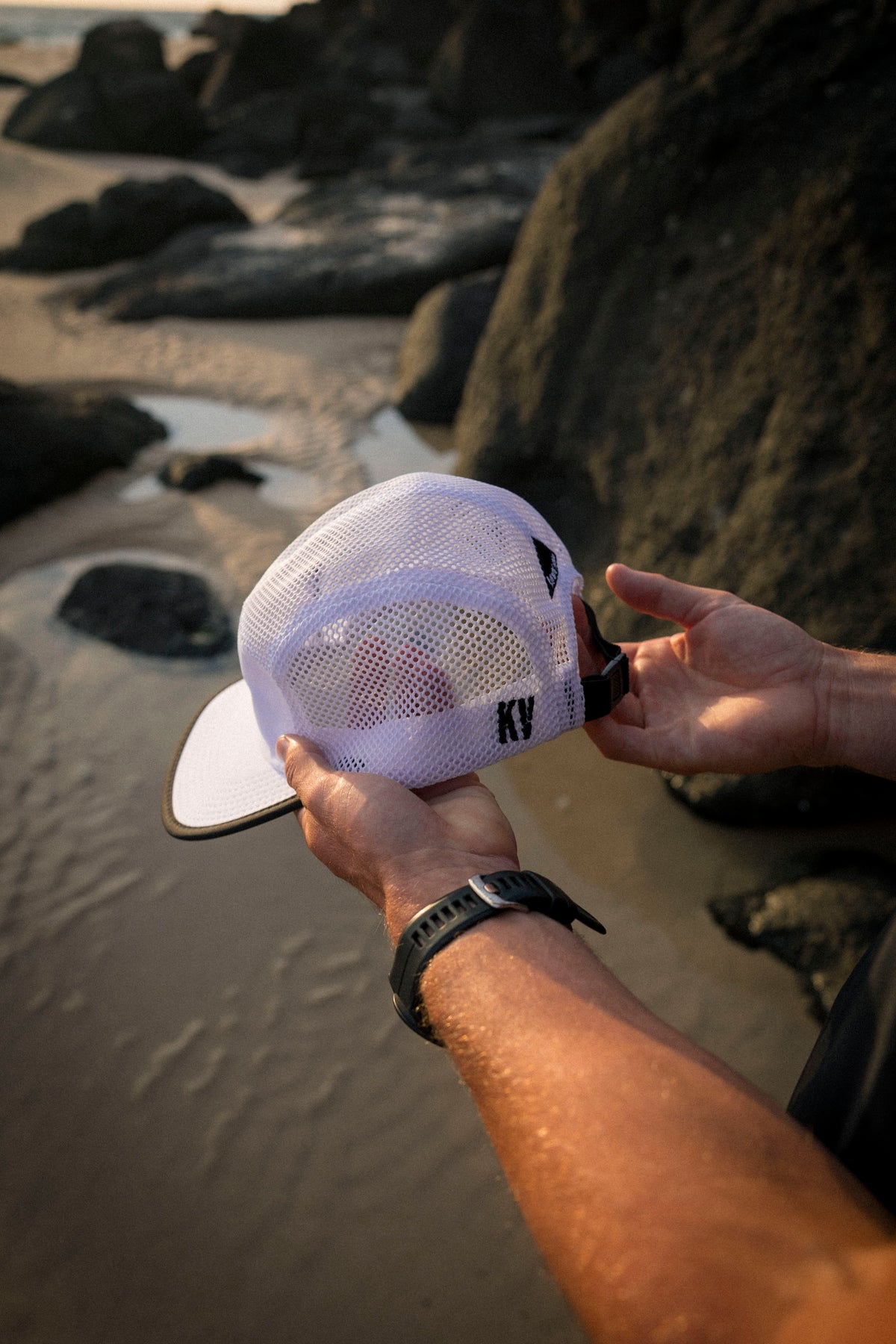 KV MESH RUN HAT - White